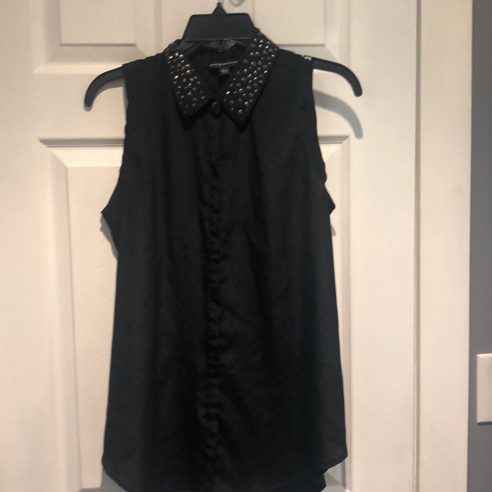 Sleeveless dress shirt
